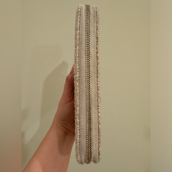 Chanel Tweed Deauville zip around wallet - Picture 4 of 12